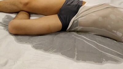 Guy Pissing in Bed - pornapp.online